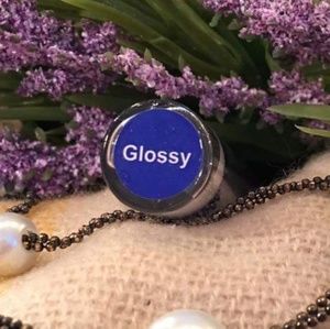 Glossy Gloss